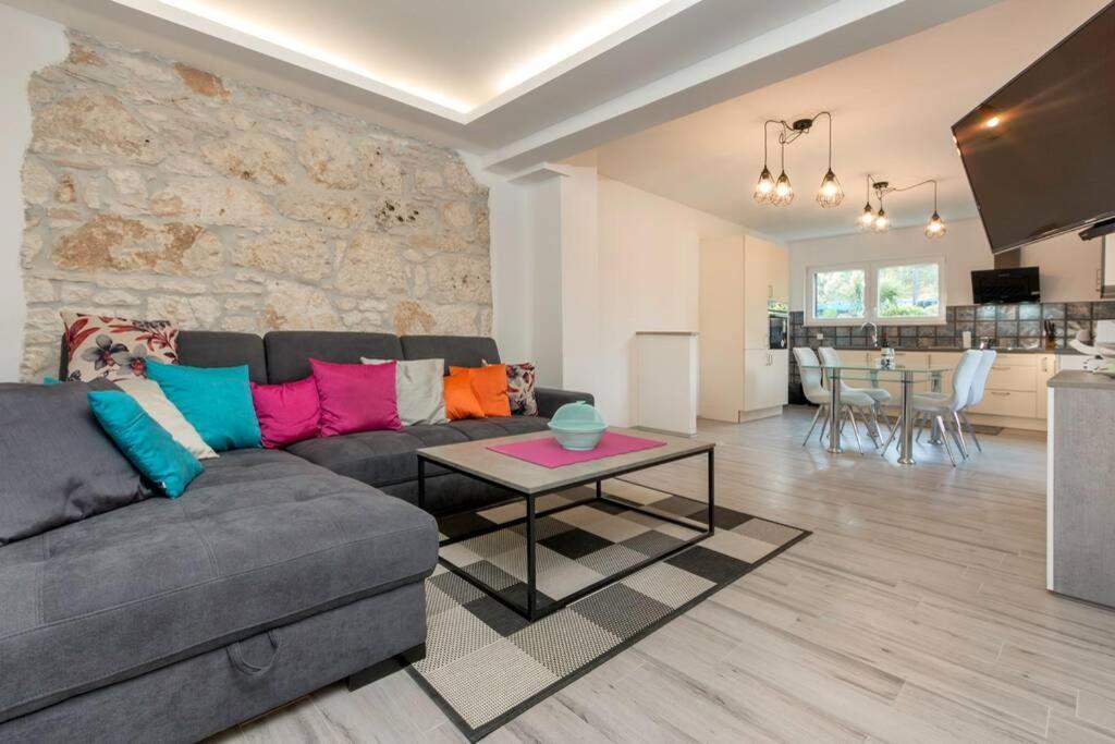 Predivan Novouredeni Apartman U Blizini Mora Banjole Zewnętrze zdjęcie