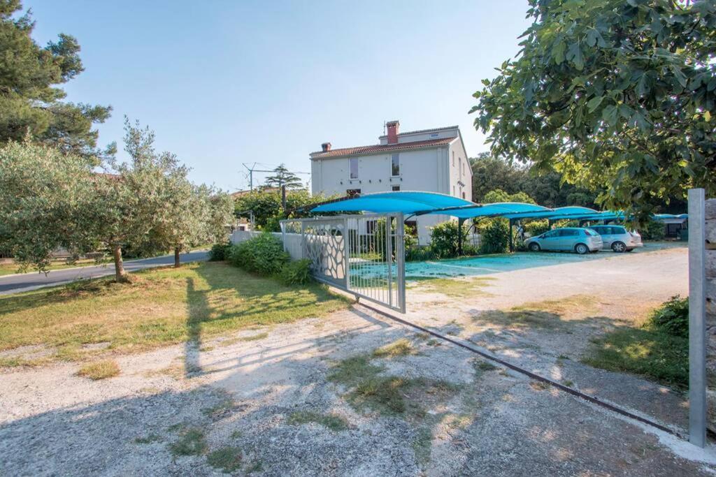 Predivan Novouredeni Apartman U Blizini Mora Banjole Zewnętrze zdjęcie
