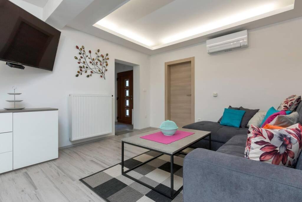 Predivan Novouredeni Apartman U Blizini Mora Banjole Zewnętrze zdjęcie